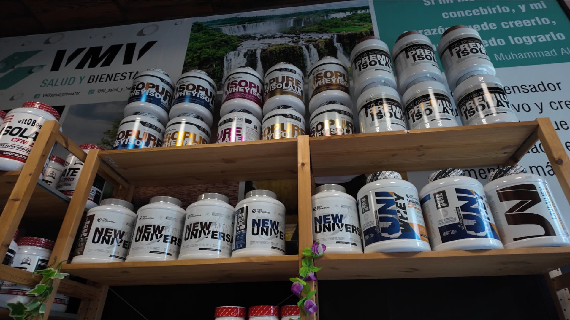 Proteínas whey, isolate y creatina disponibles en la tienda de suplementación VMV en Gijón