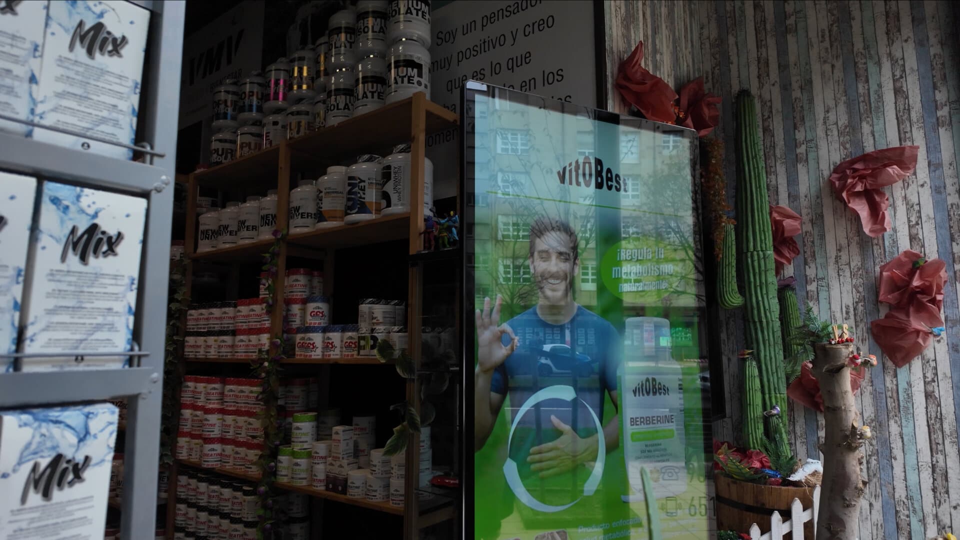 Estantería con productos Vitobest en la tienda VMV de Gijón — distribuidor exclusivo